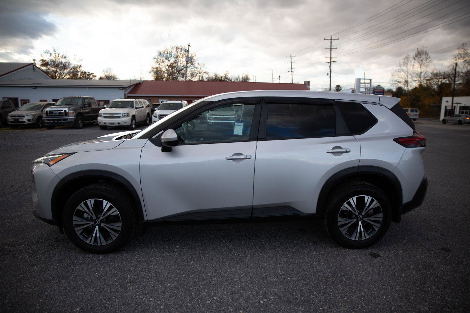 Used 2022 Nissan Rogue SV image 7