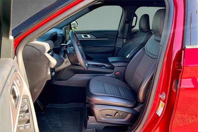 Used 2025 Ford Explorer ST-Line w/ Premium Package image 25
