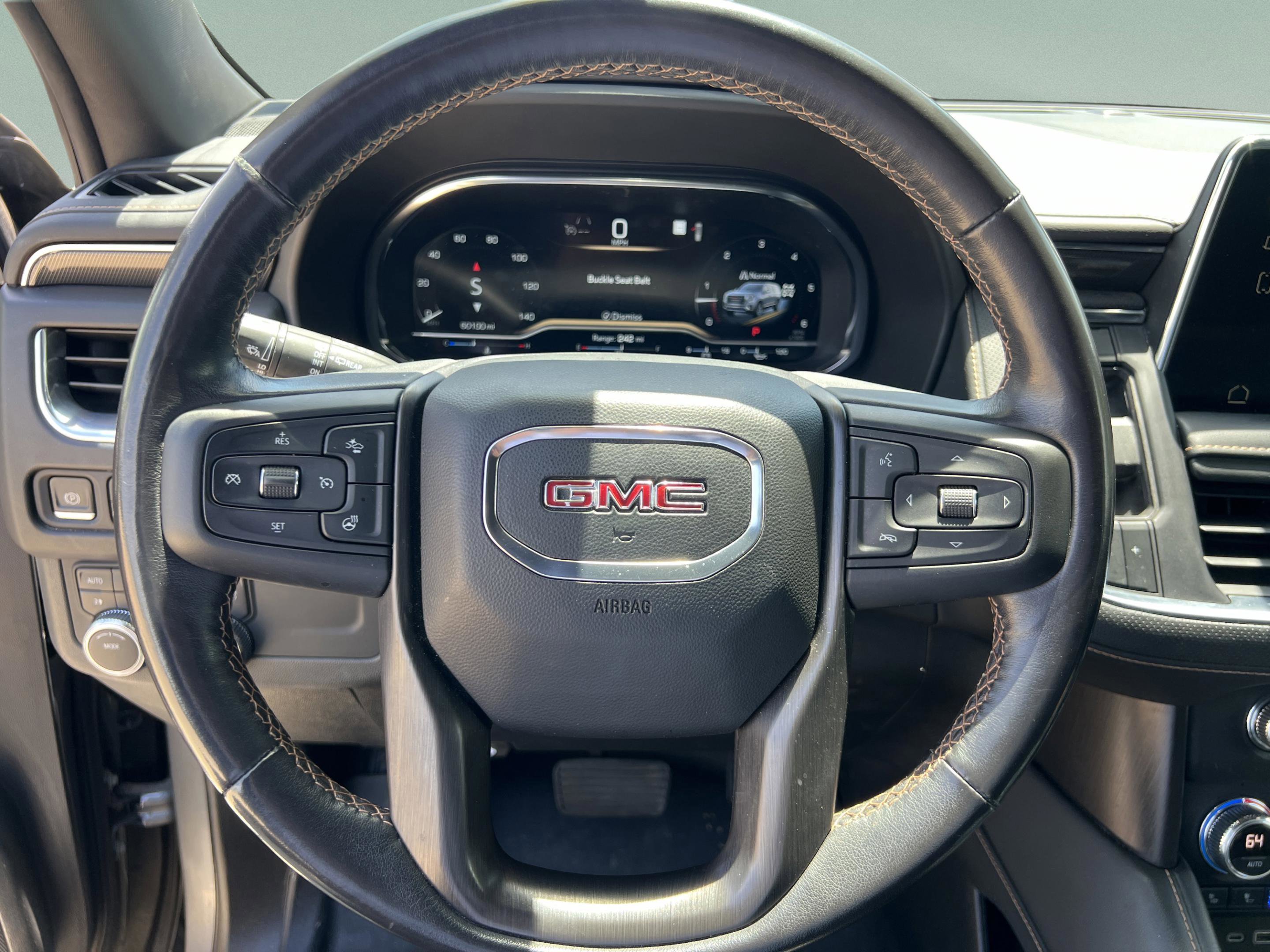 Used 2022 GMC Yukon XL AT4 w/ Technology Package AWD/4WD image 16