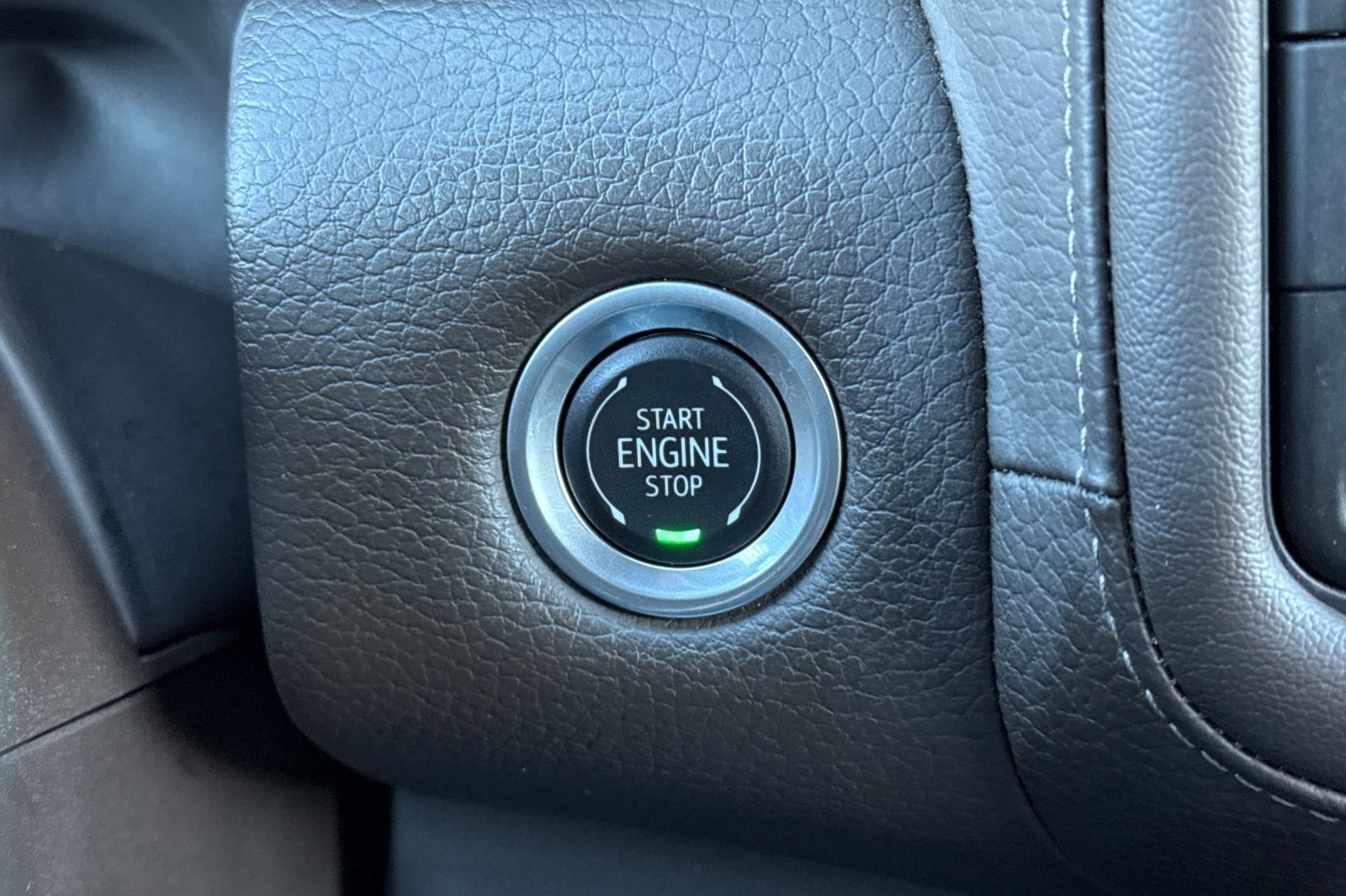 Used 2024 GMC Yukon XL Denali w/ Denali Reserve Package image 30