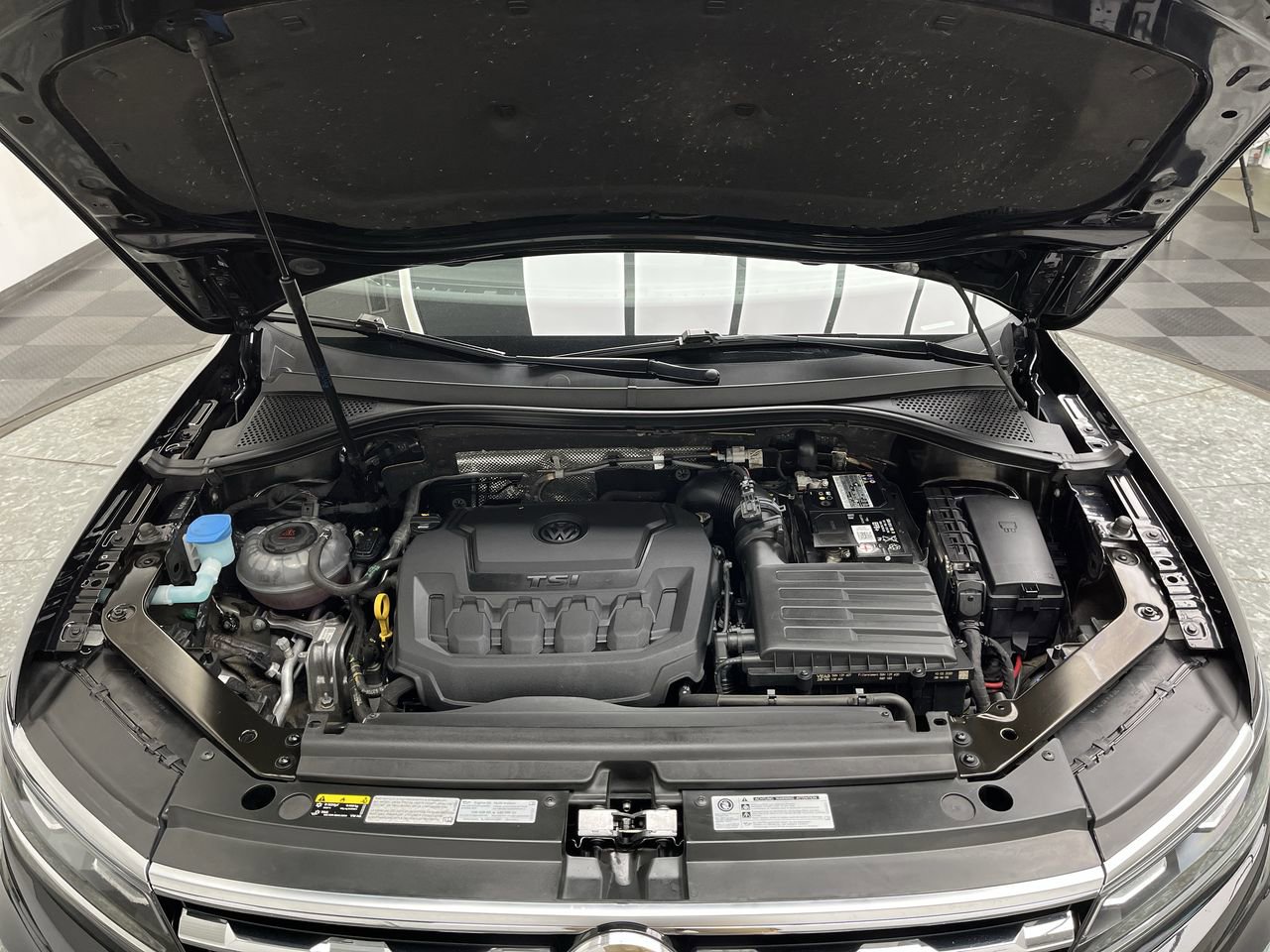 Used 2020 Volkswagen Tiguan SEL Premium R-Line AWD/4WD image 30