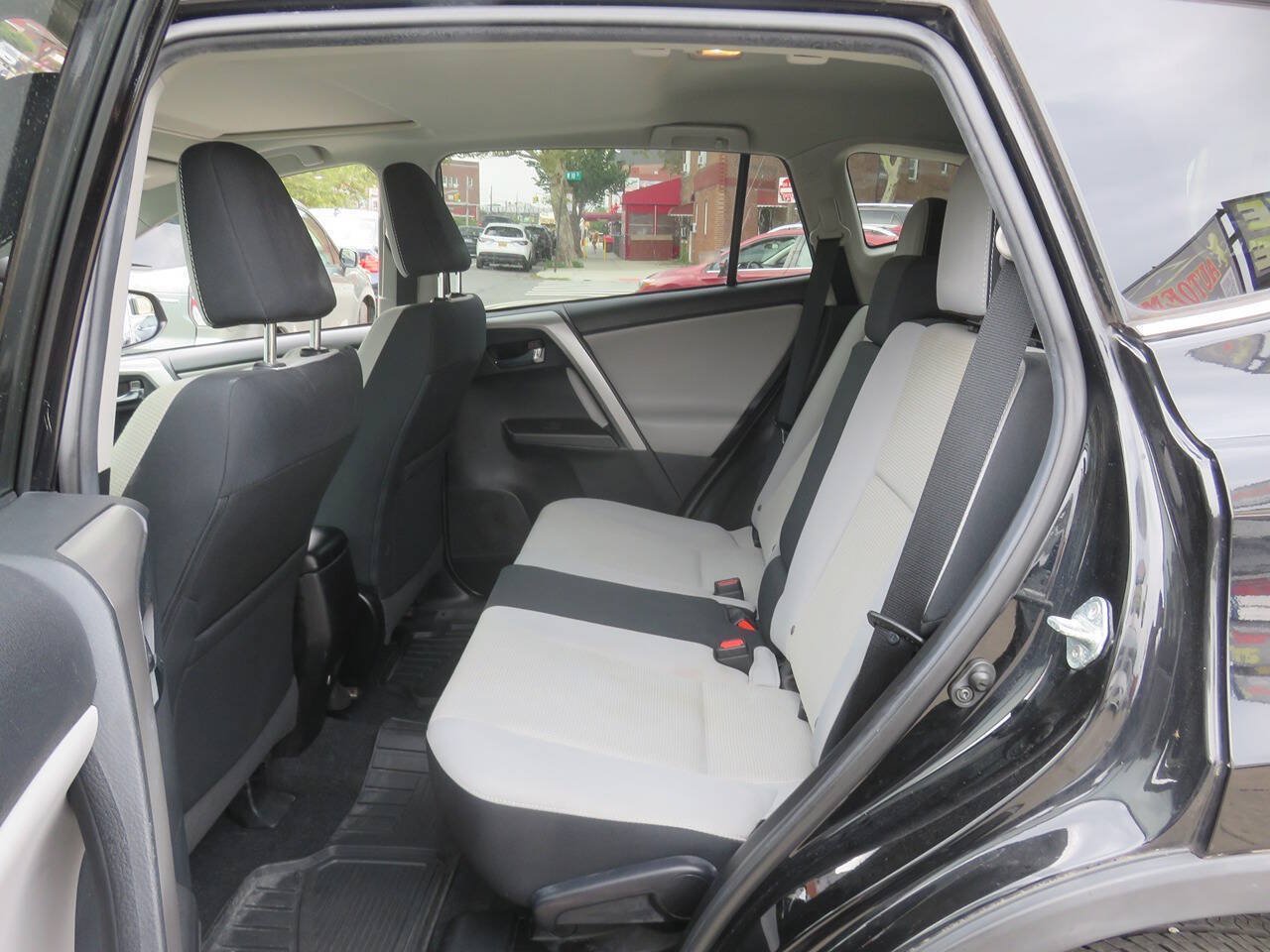 Used 2018 Toyota RAV4 XLE w/ Plus Extra Value Package AWD/4WD image 19