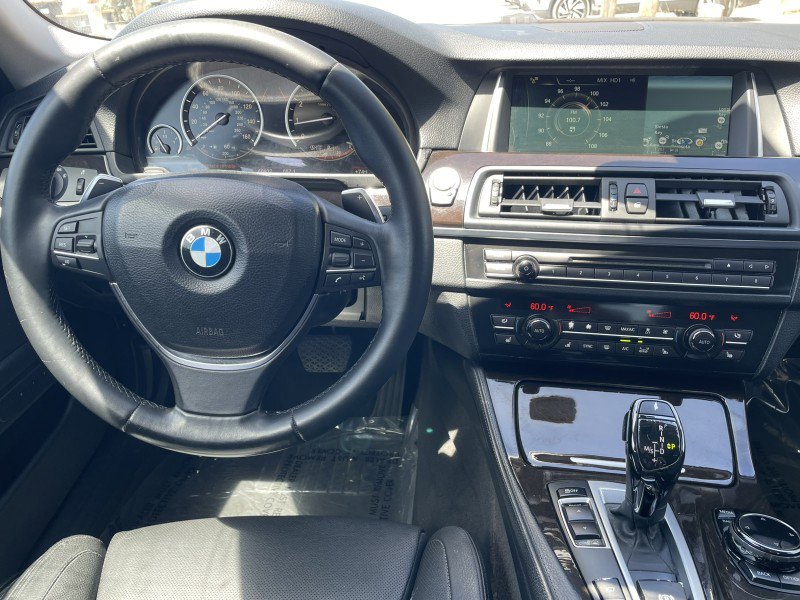 Used 2014 BMW 550i Sedan w/ Executive Package RWD image 14