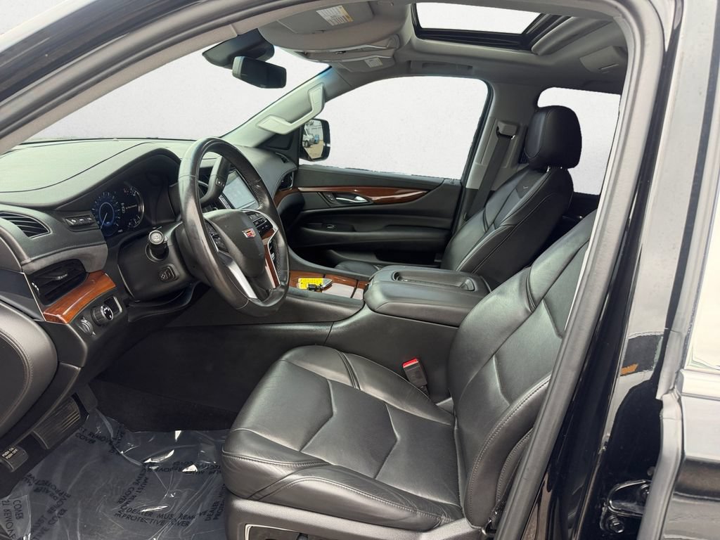 Used 2018 Cadillac Escalade Luxury RWD image 10