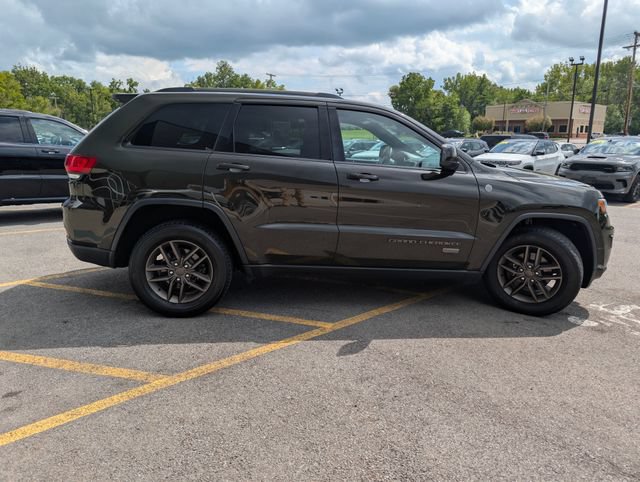 Used 2016 Jeep Grand Cherokee Laredo 75th Anniversary AWD/4WD image 4