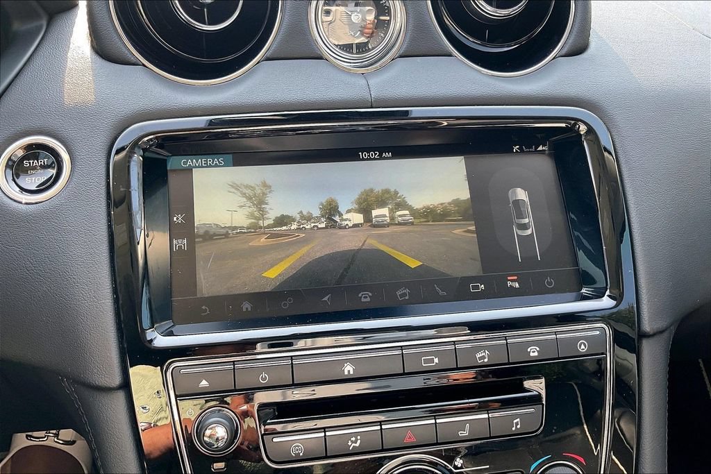 Used 2018 Jaguar XJ R-Sport RWD image 16