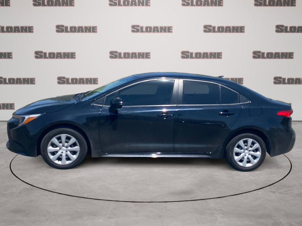 Used 2025 Toyota Corolla LE FWD image 2