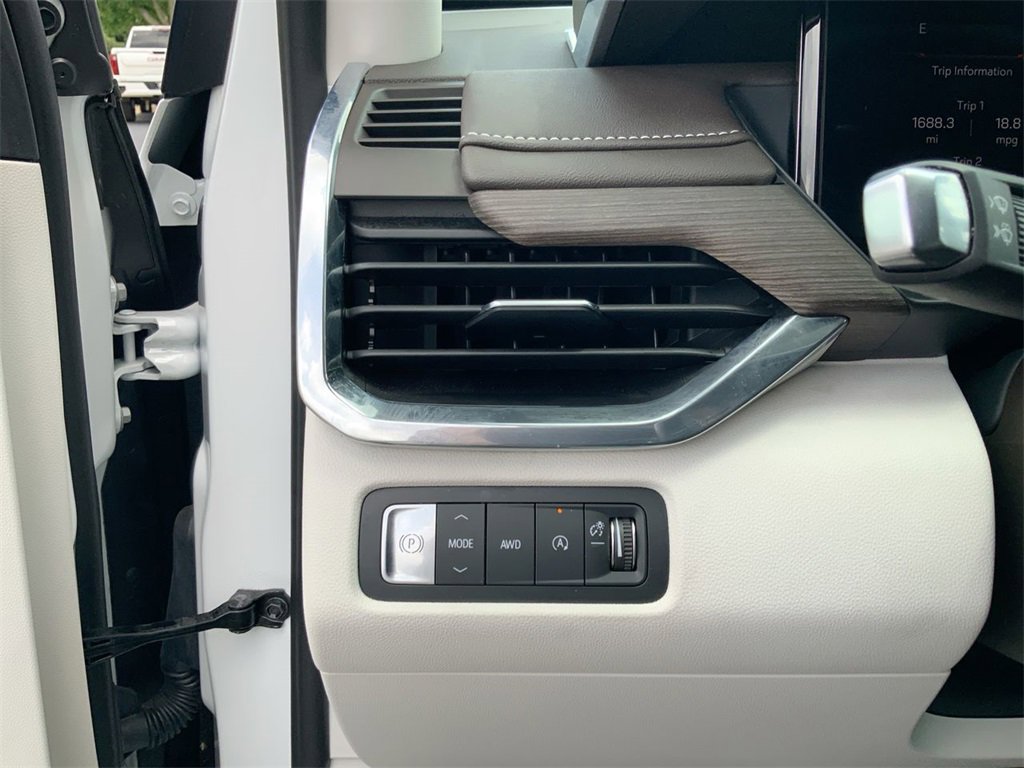 Used 2024 GMC Acadia Denali image 18