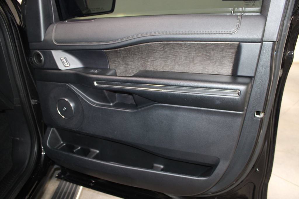 Used 2019 Ford Expedition Limited w/ Equipment Group 301A RWD image 24