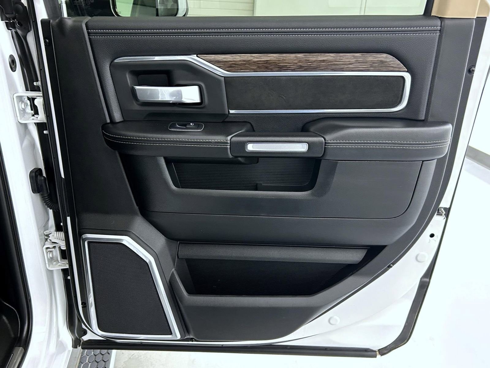 Used 2019 RAM 2500 Laramie AWD/4WD image 17