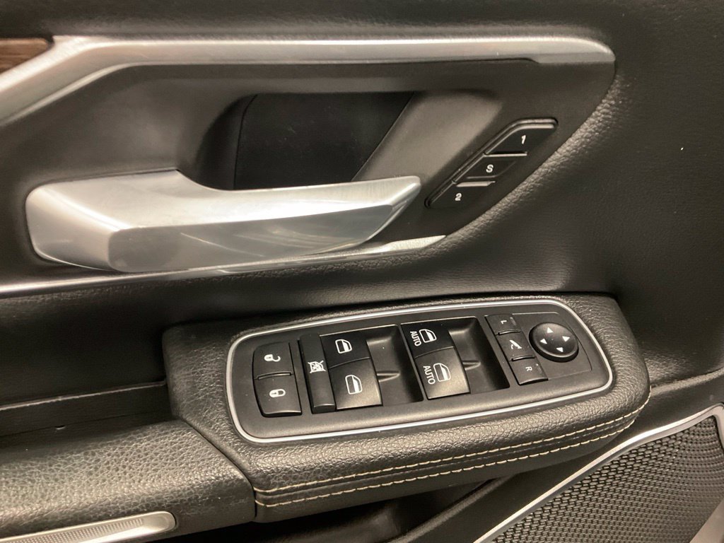 Used 2019 RAM 1500 Laramie AWD/4WD image 18