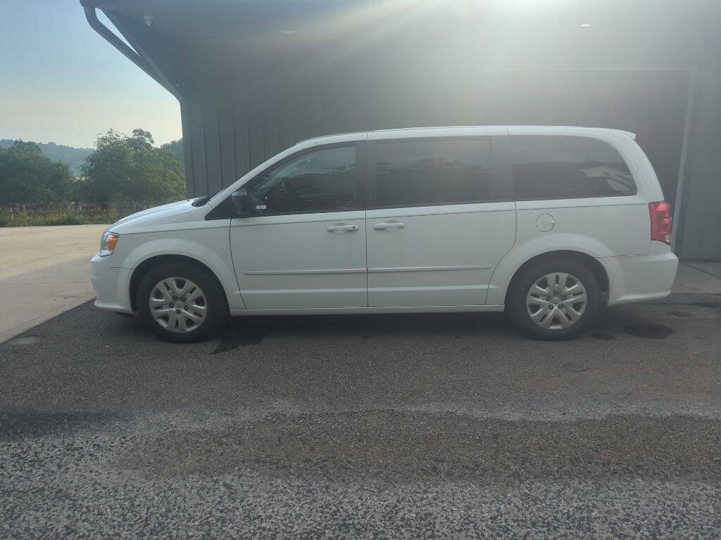 Used 2016 Dodge Grand Caravan SE w/ Quick Order Package 29E SE FWD image 2