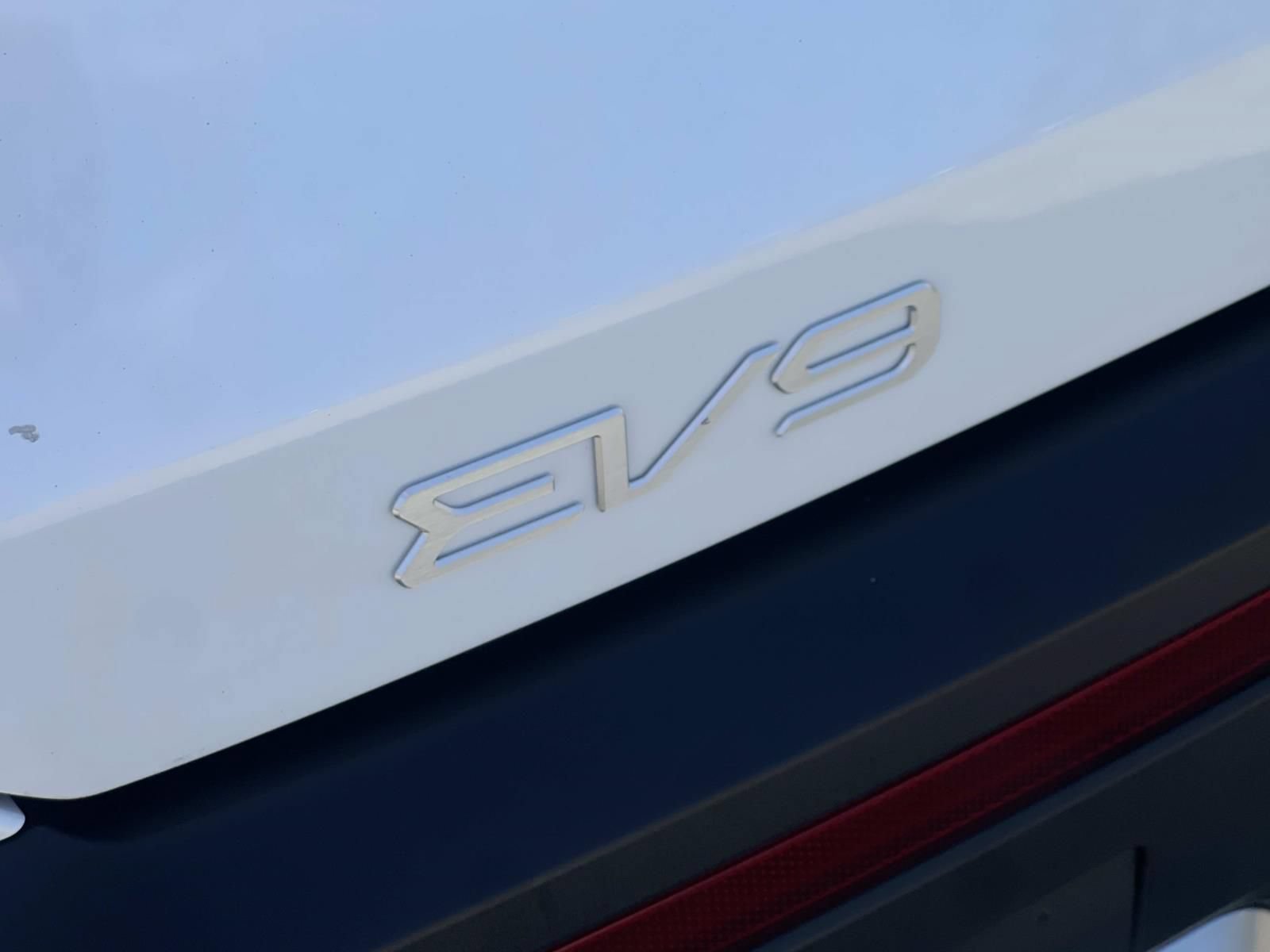 Used 2024 Kia EV9 Light Long Range RWD image 6