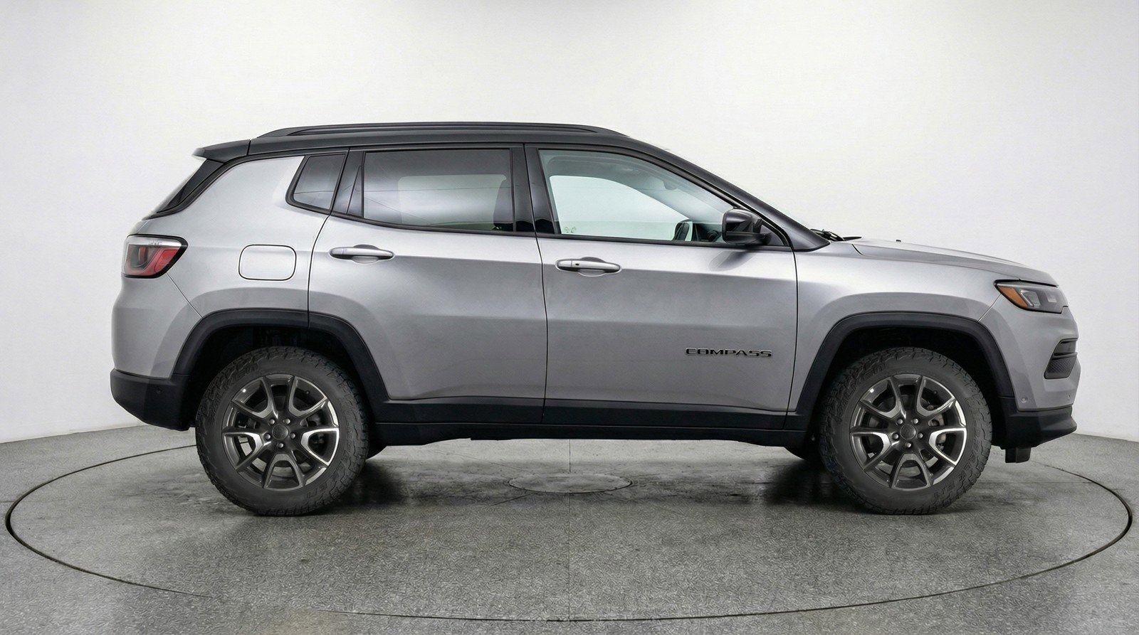 Used 2025 Jeep Compass Trailhawk image 11