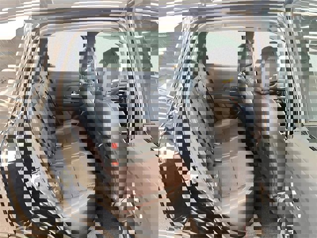 Used 2025 Nissan Kicks SR w/ SR Premium Package image 8