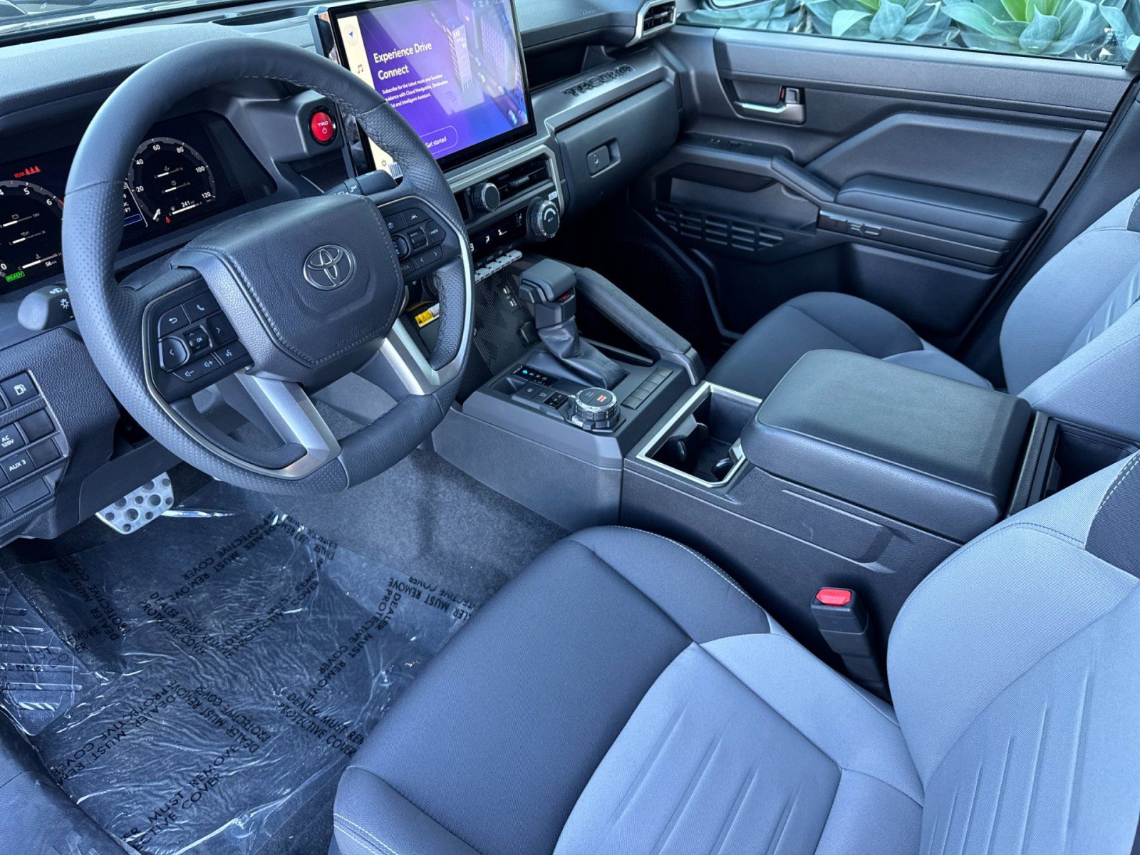 Used 2025 Toyota Tacoma TRD Sport w/ TRD Sport Upgrade Package image 4