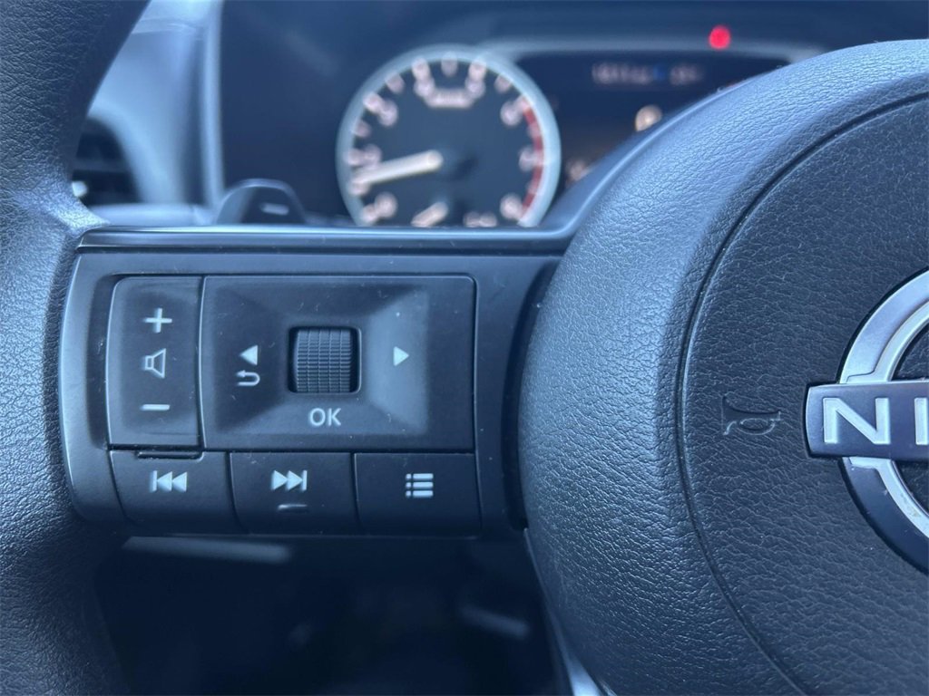 Used 2023 Nissan Rogue S image 22