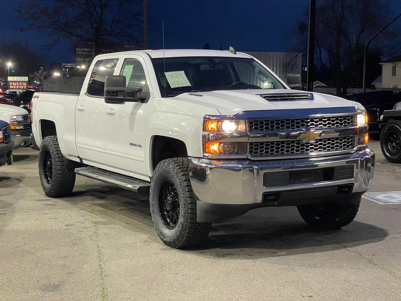 Used 2019 Chevrolet Silverado 2500 LT AWD/4WD image 3