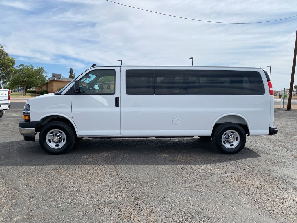 Used 2025 Chevrolet Express 3500 LT w/ LT Preferred Equipment Group RWD image 3