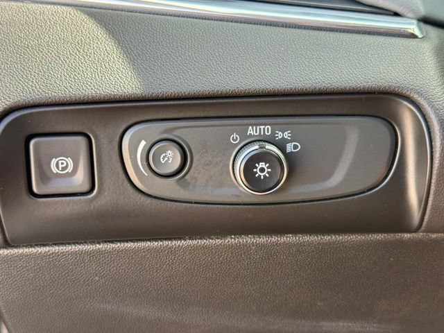 Used 2018 Buick Enclave Essence AWD/4WD image 32
