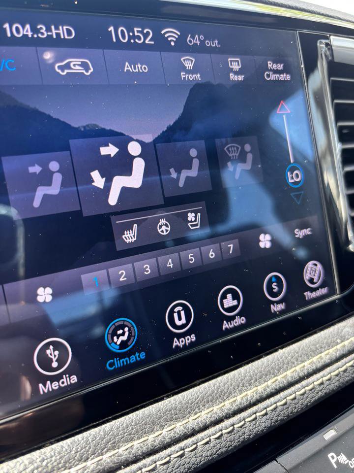 Used 2018 Chrysler Pacifica Limited FWD image 20