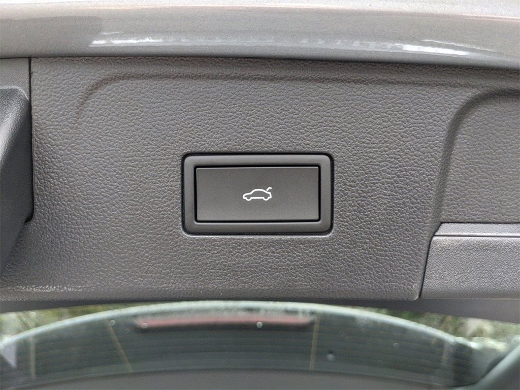 New 2025 Volkswagen Atlas SEL image 17