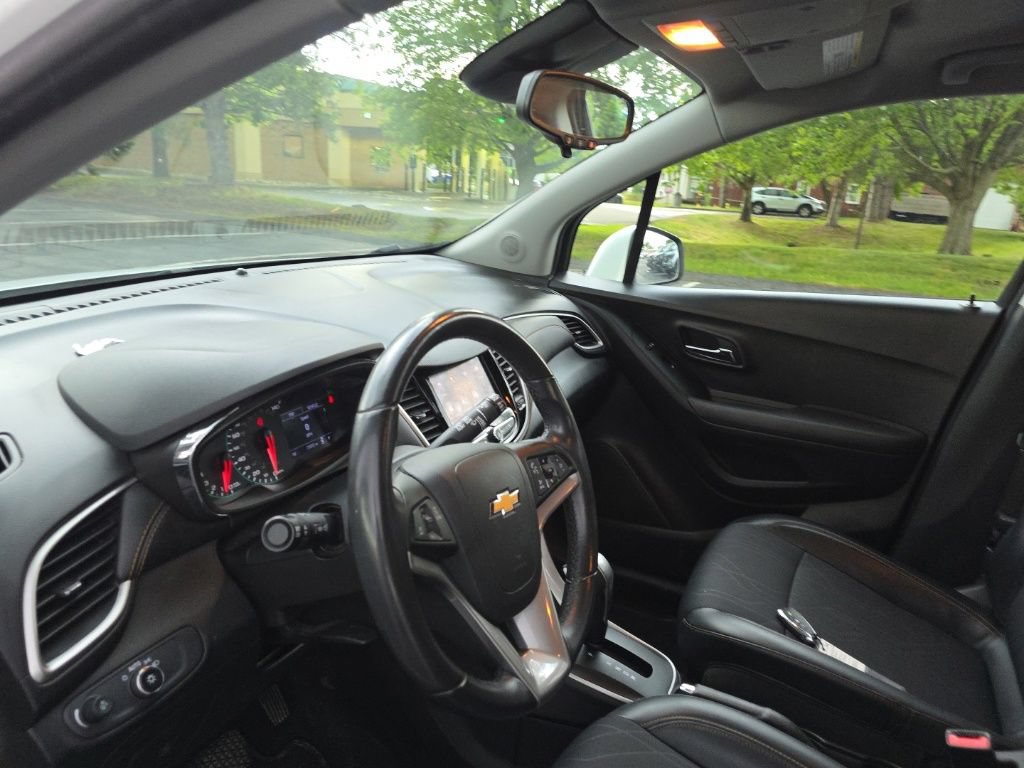 Used 2020 Chevrolet Trax LT w/ Driver Confidence Package AWD/4WD image 22