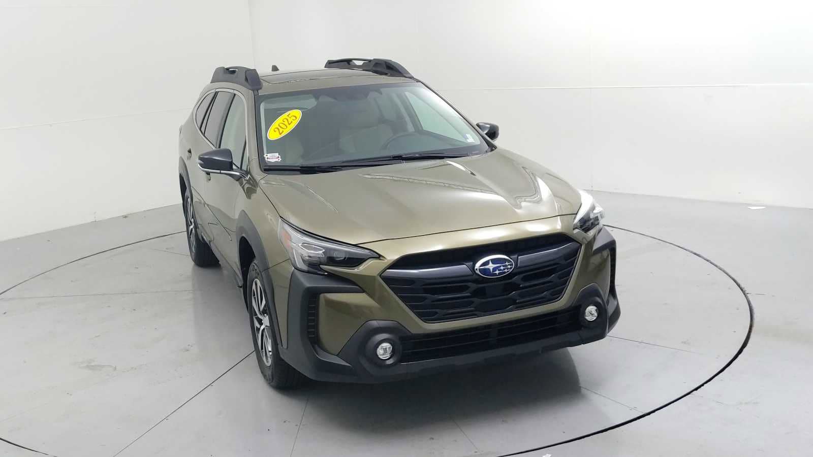 Certified 2025 Subaru Outback Premium AWD/4WD image 2