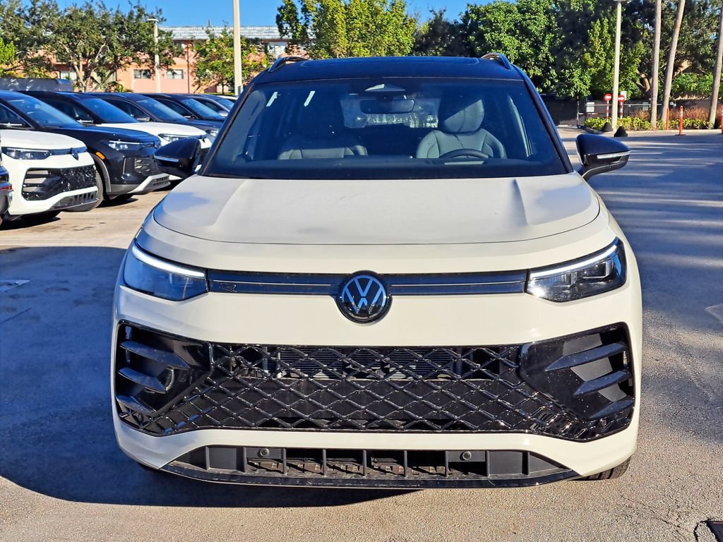 New 2026 Volkswagen Tiguan SE R-Line FWD image 2