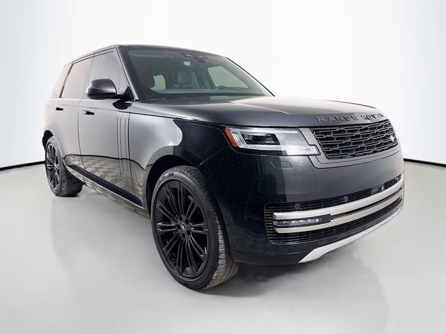 Certified 2025 Land Rover Range Rover SE image 3