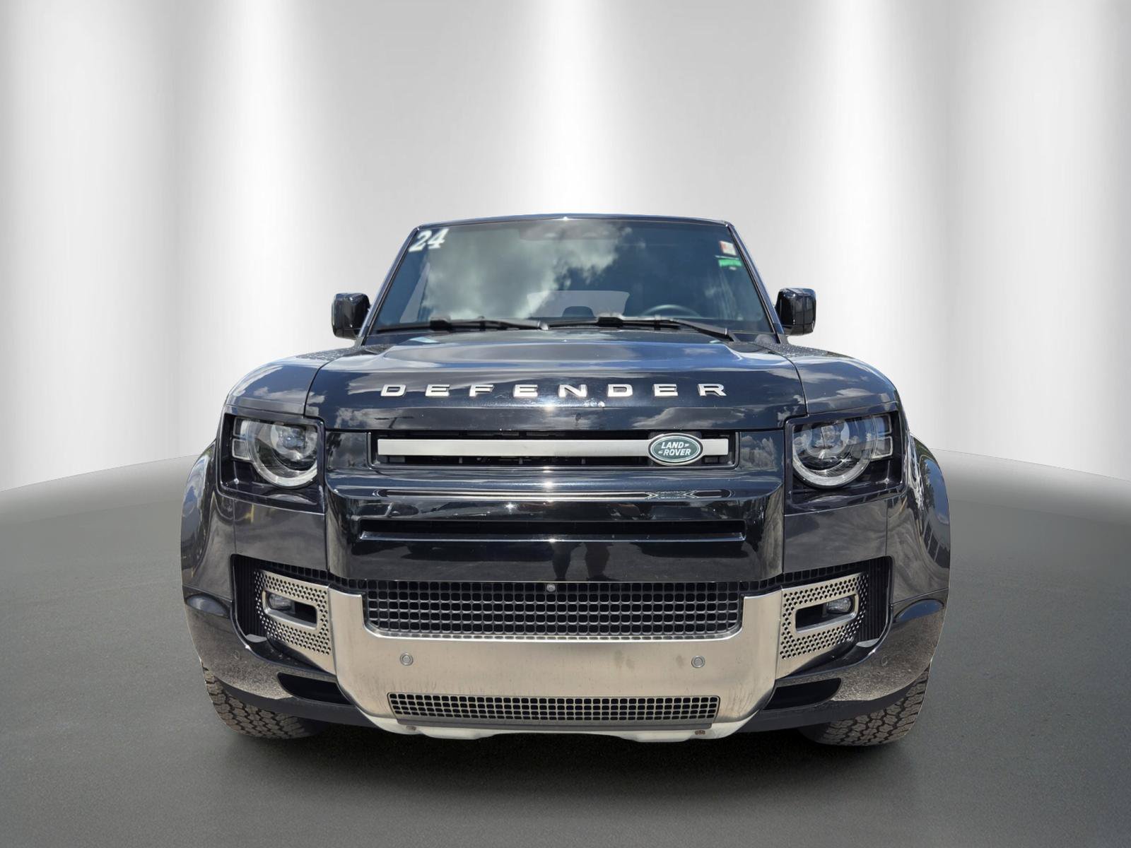 Used 2024 Land Rover Defender 110 X AWD/4WD image 2