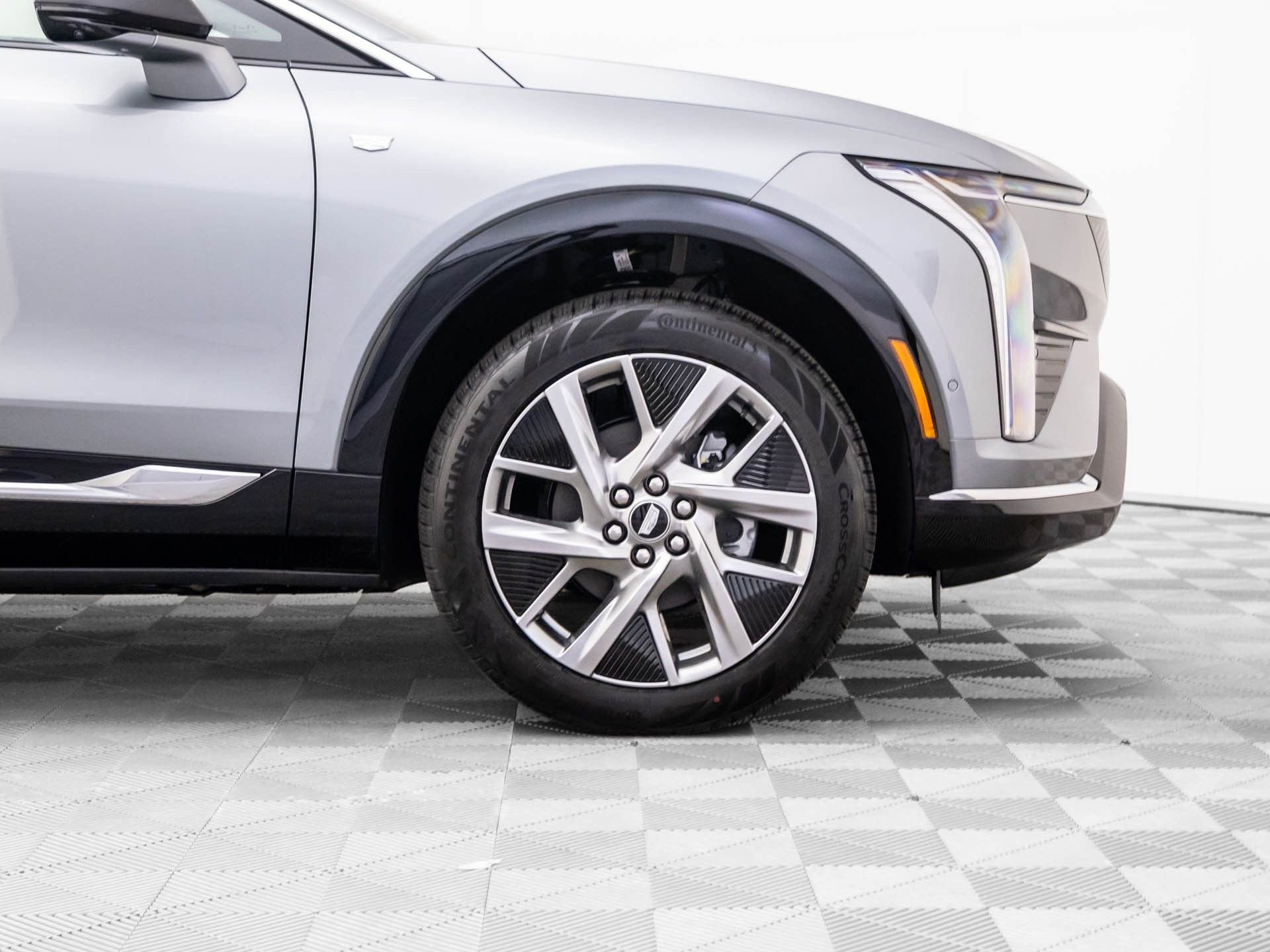 New 2026 Cadillac Optiq Luxury 1 image 32