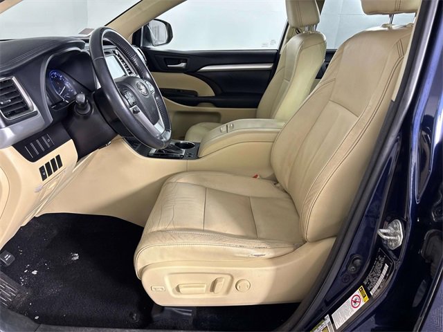 Used 2014 Toyota Highlander XLE image 12