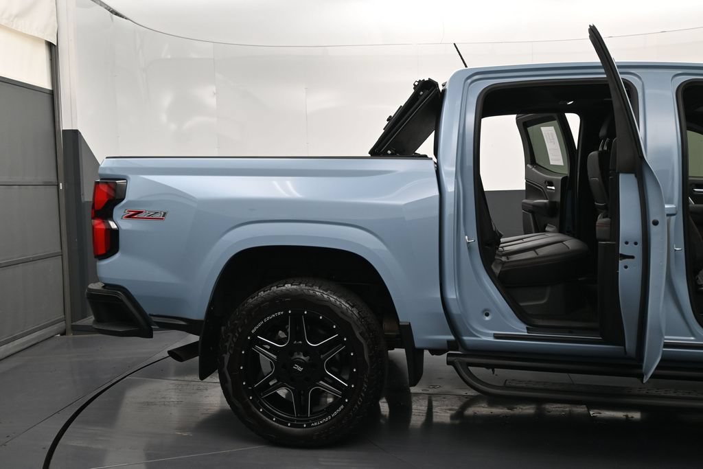 Used 2025 Chevrolet Colorado Z71 w/ Technology Package AWD/4WD image 10