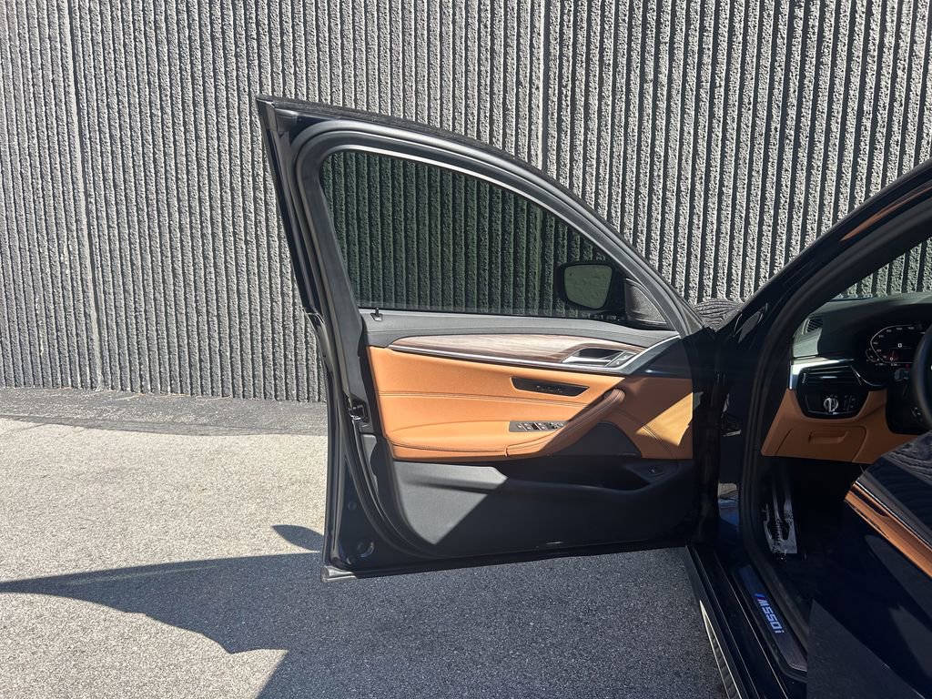 Used 2023 BMW M550i xDrive image 14