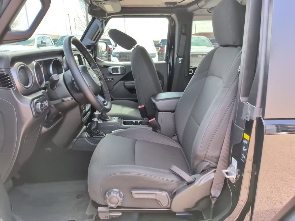 Used 2022 Jeep Wrangler Sport S image 22
