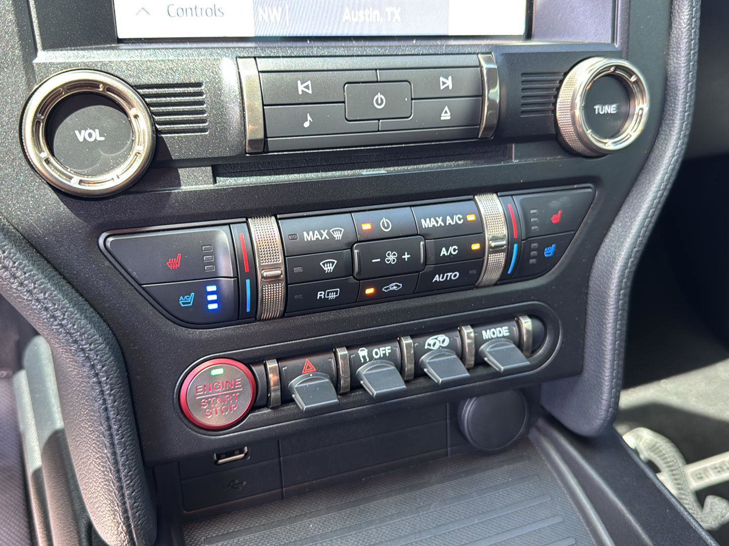 Used 2022 Ford Mustang Shelby GT500 w/ Technology Package image 24