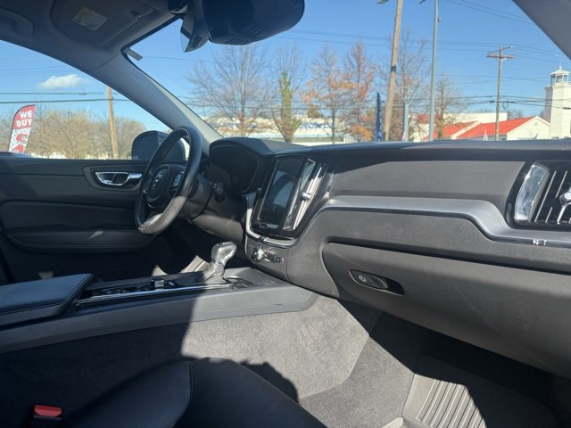 Used 2018 Volvo XC60 T6 Momentum w/ Convenience Package image 25