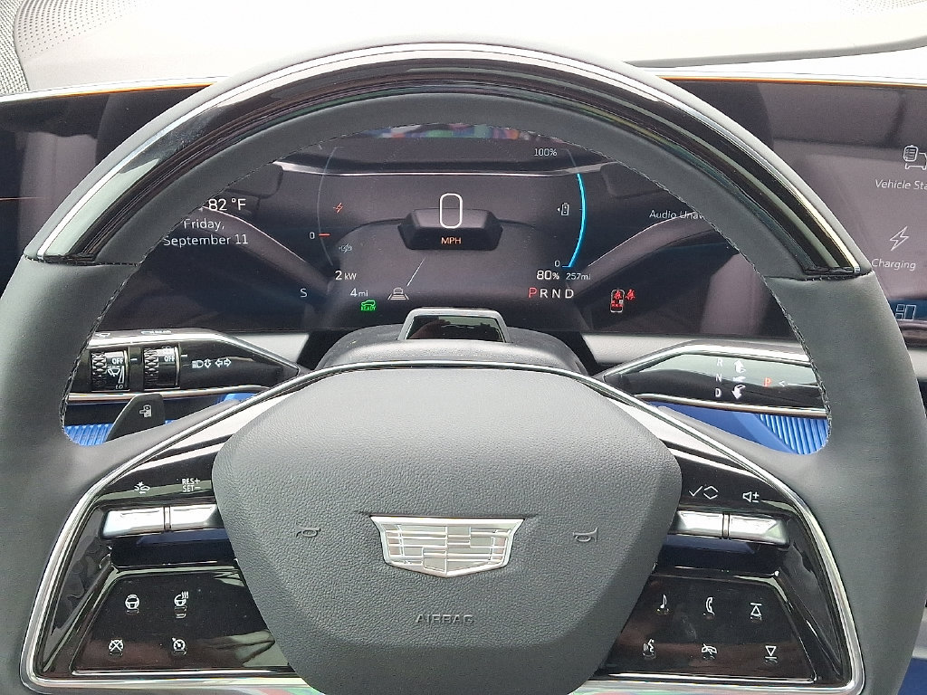 New 2027 Cadillac Optiq Luxury w/ LPO, Floor Liner Package AWD/4WD image 9