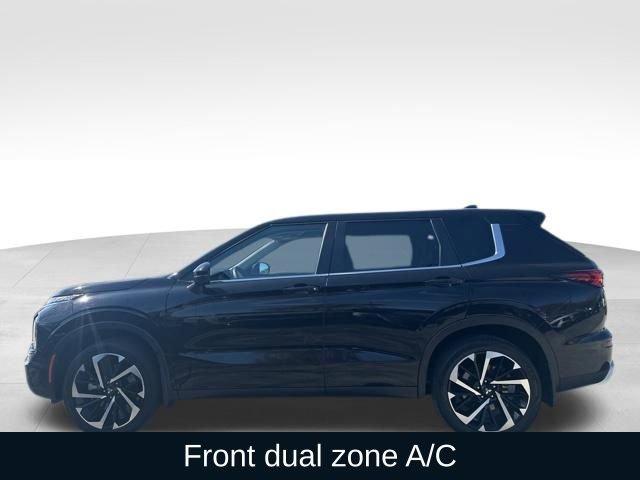 Used 2023 Mitsubishi Outlander SE image 2