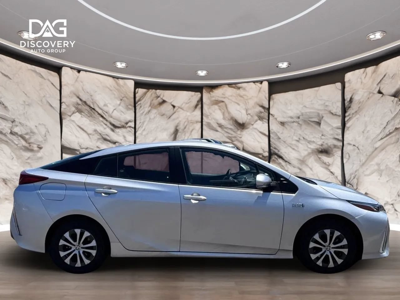 Used 2021 Toyota Prius Prime XLE w/ Carpet Mat Package (TMS) FWD image 4
