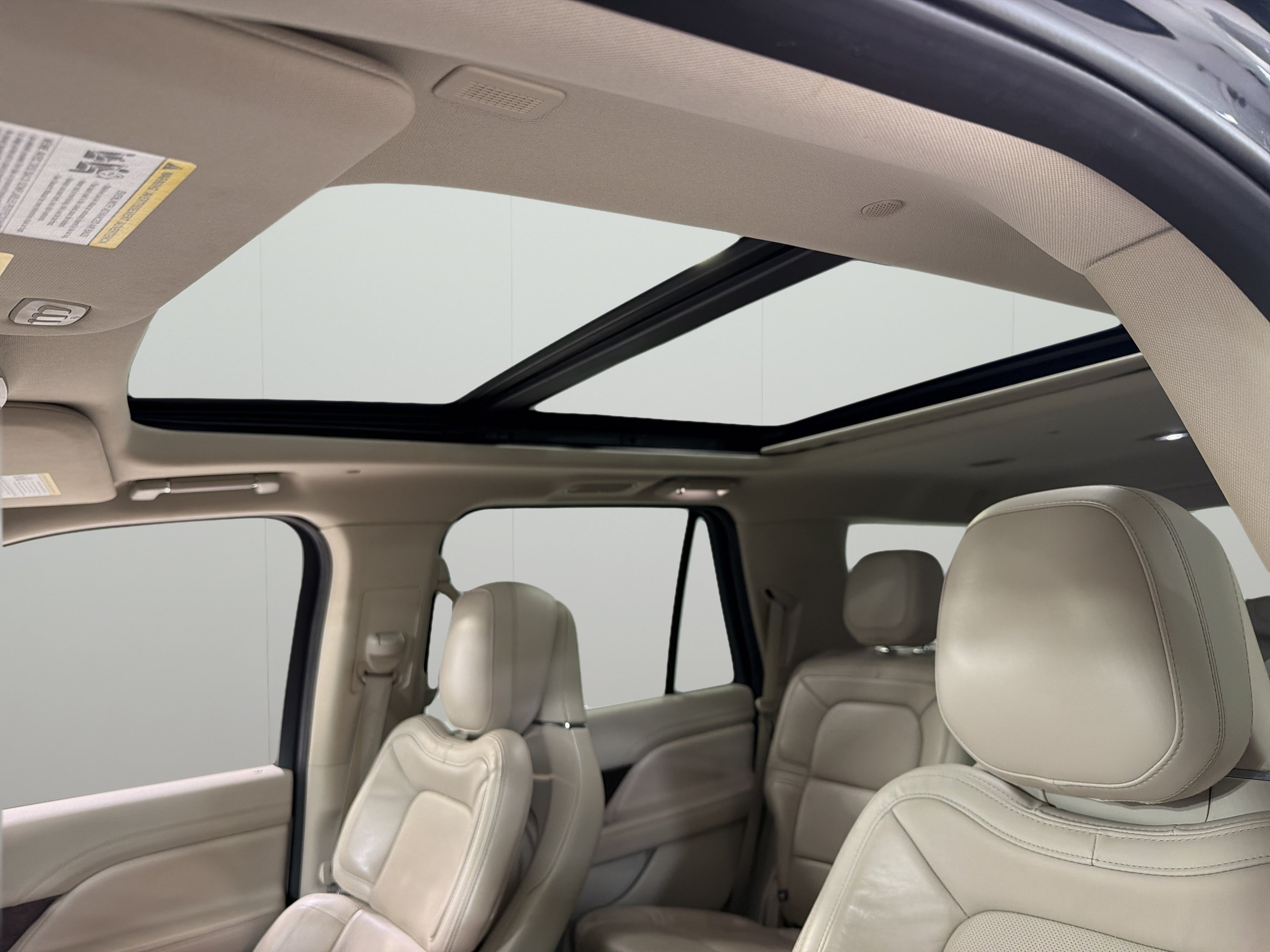 Used 2021 Lincoln Navigator Reserve w/ Luxury Package AWD/4WD image 9