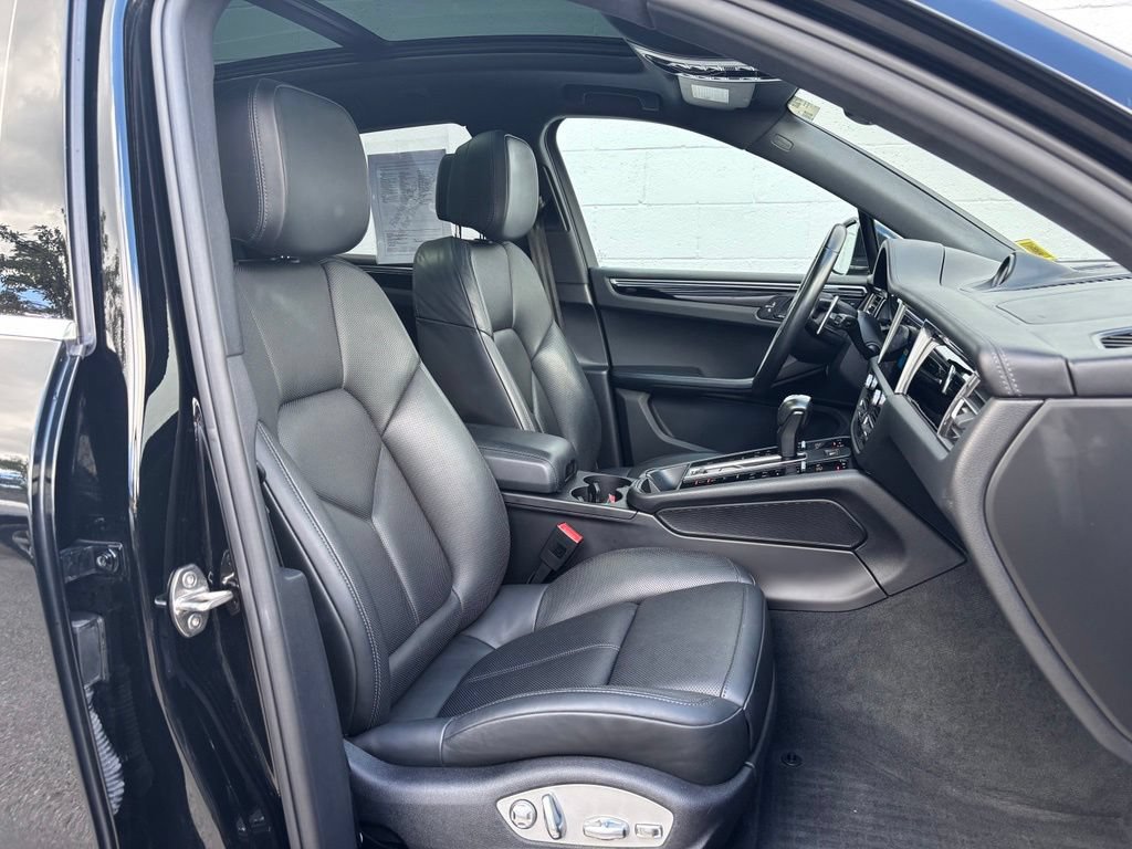 Certified 2023 Porsche Macan S AWD/4WD image 19