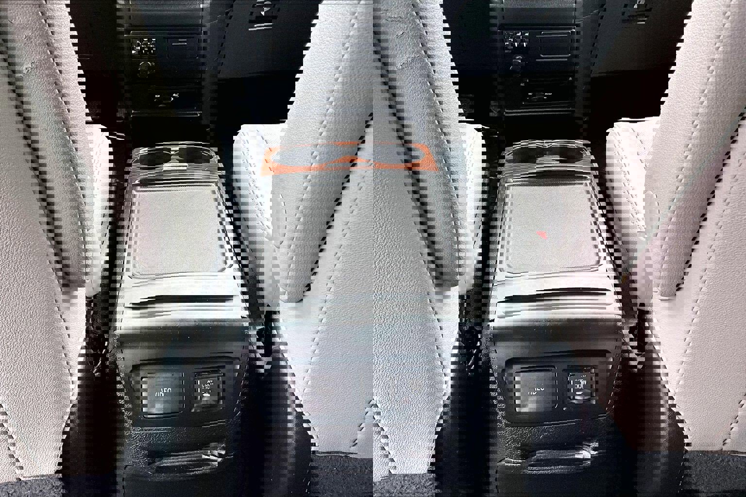 Used 2015 Toyota Sienna Limited Premium image 32