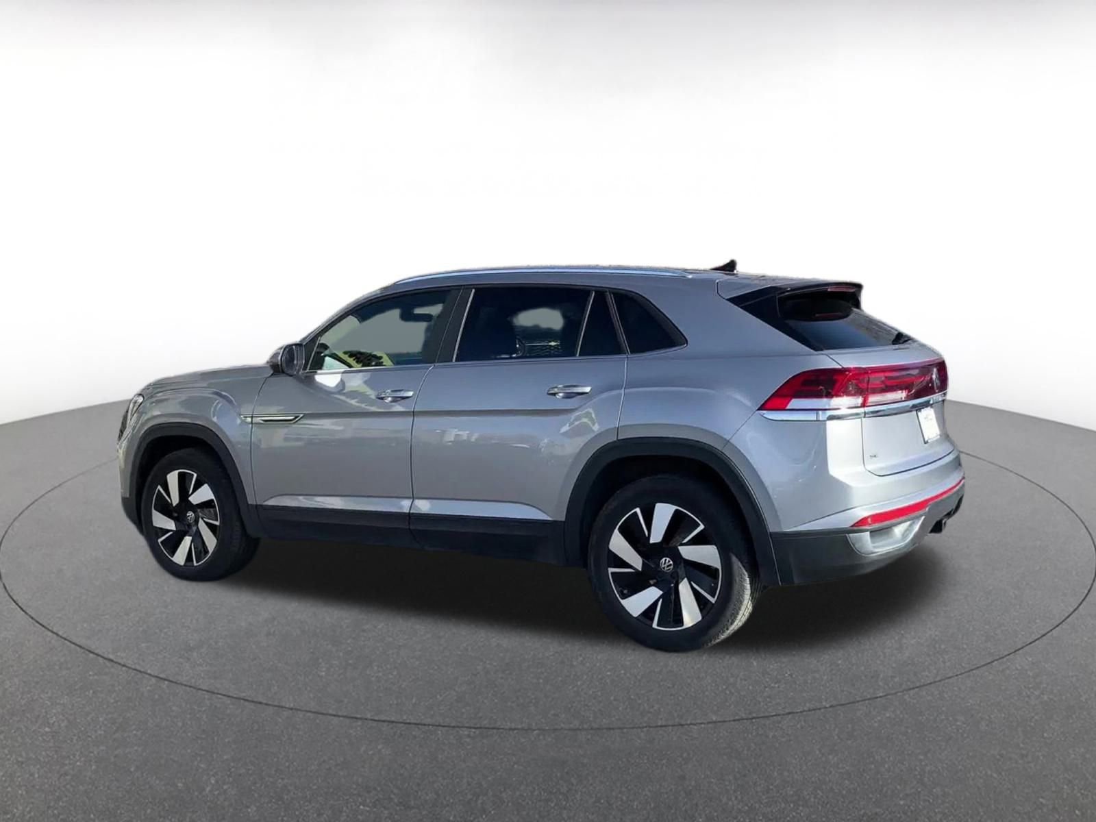 Used 2025 Volkswagen Atlas Cross Sport SE image 10