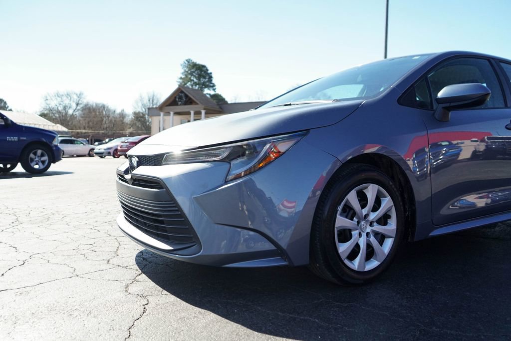 Used 2025 Toyota Corolla LE image 10