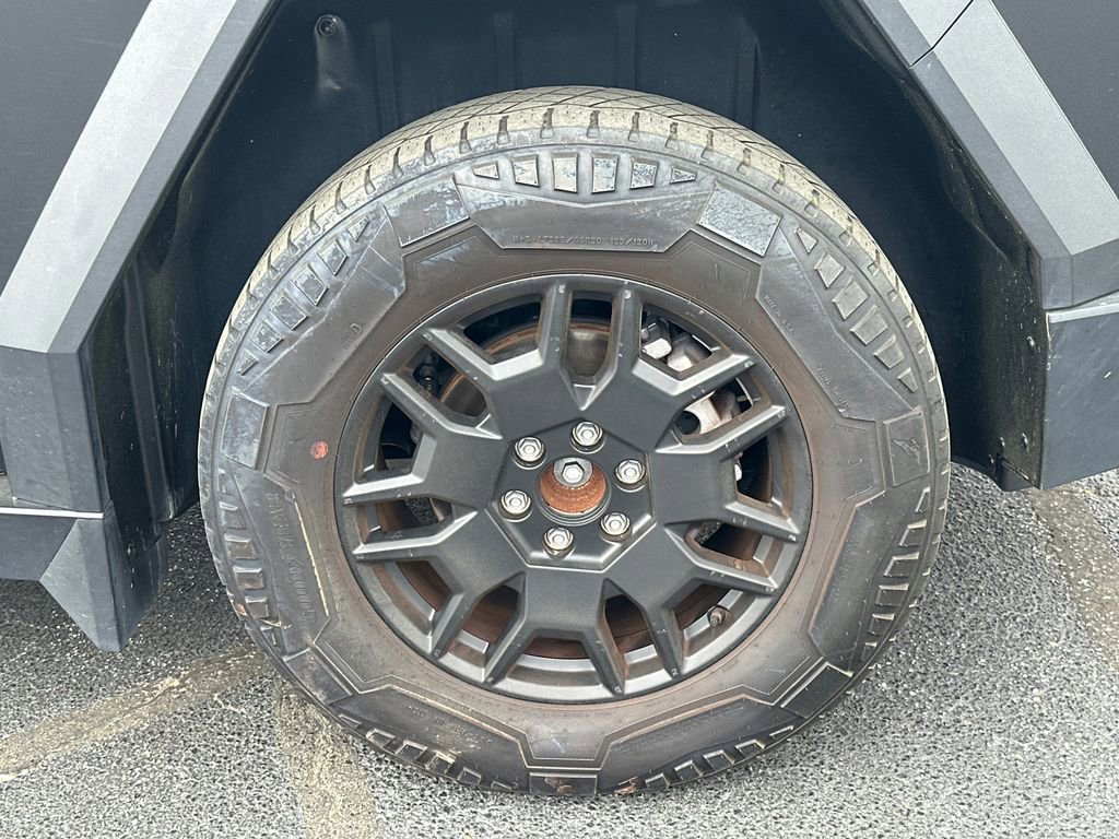 Used 2024 Tesla Cybertruck AWD Crew Cab image 17