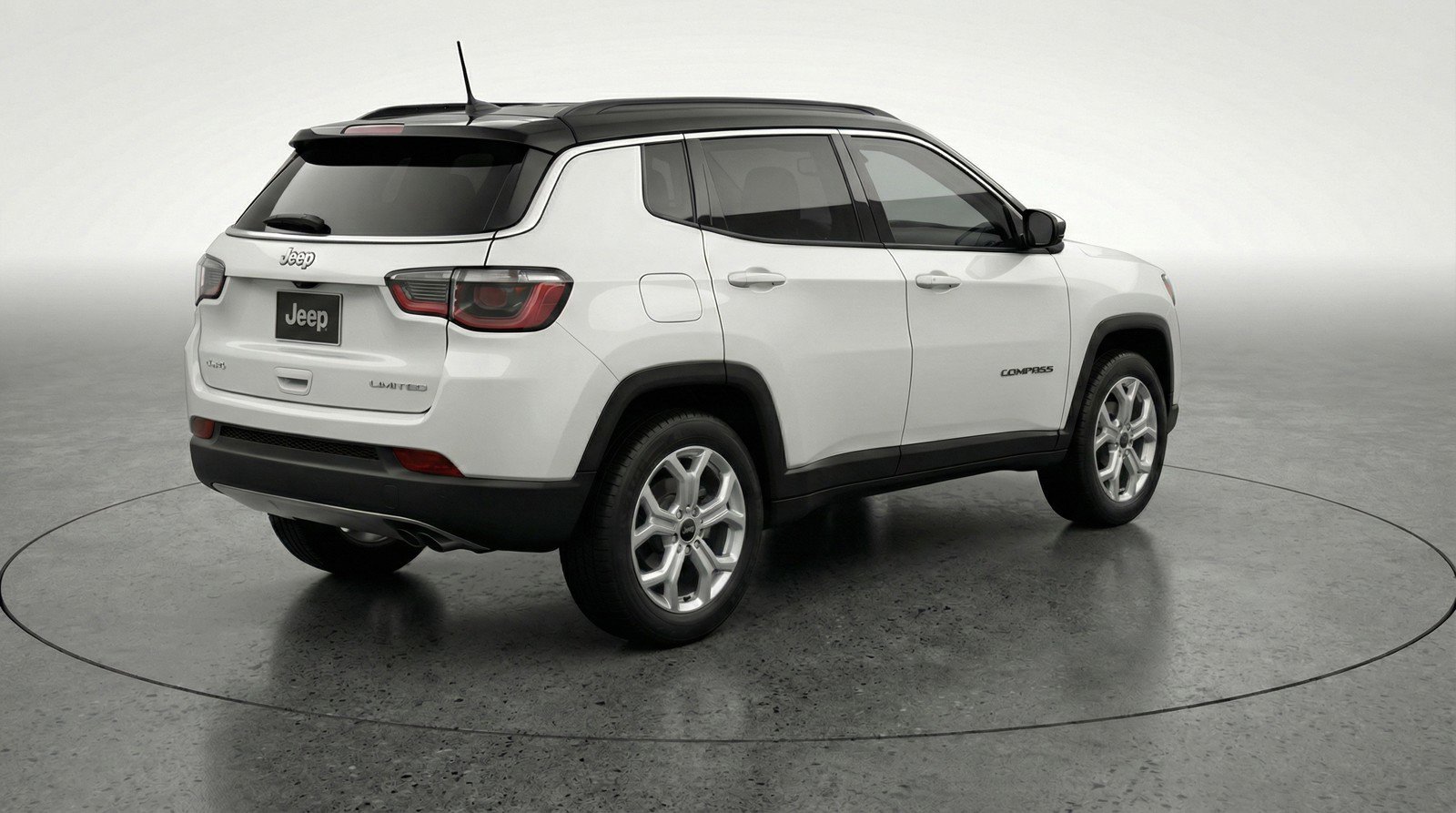 Used 2025 Jeep Compass Latitude image 9