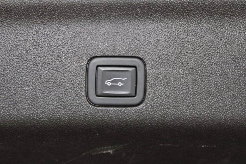 Used 2024 Chevrolet Suburban RST image 19