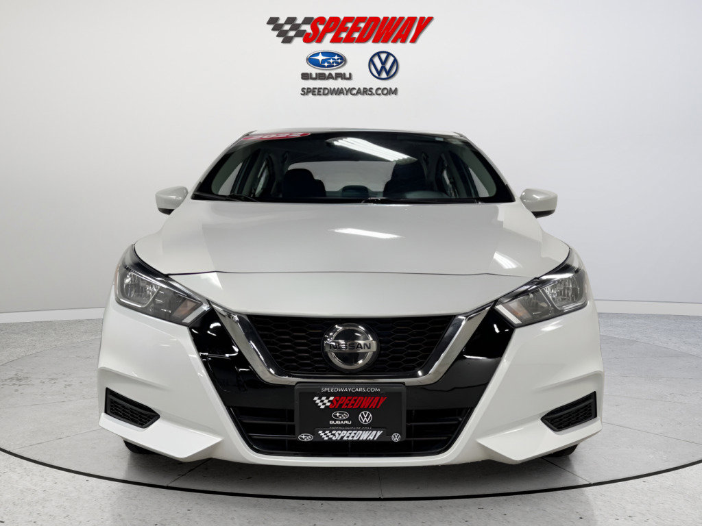 Used 2022 Nissan Versa SV image 2